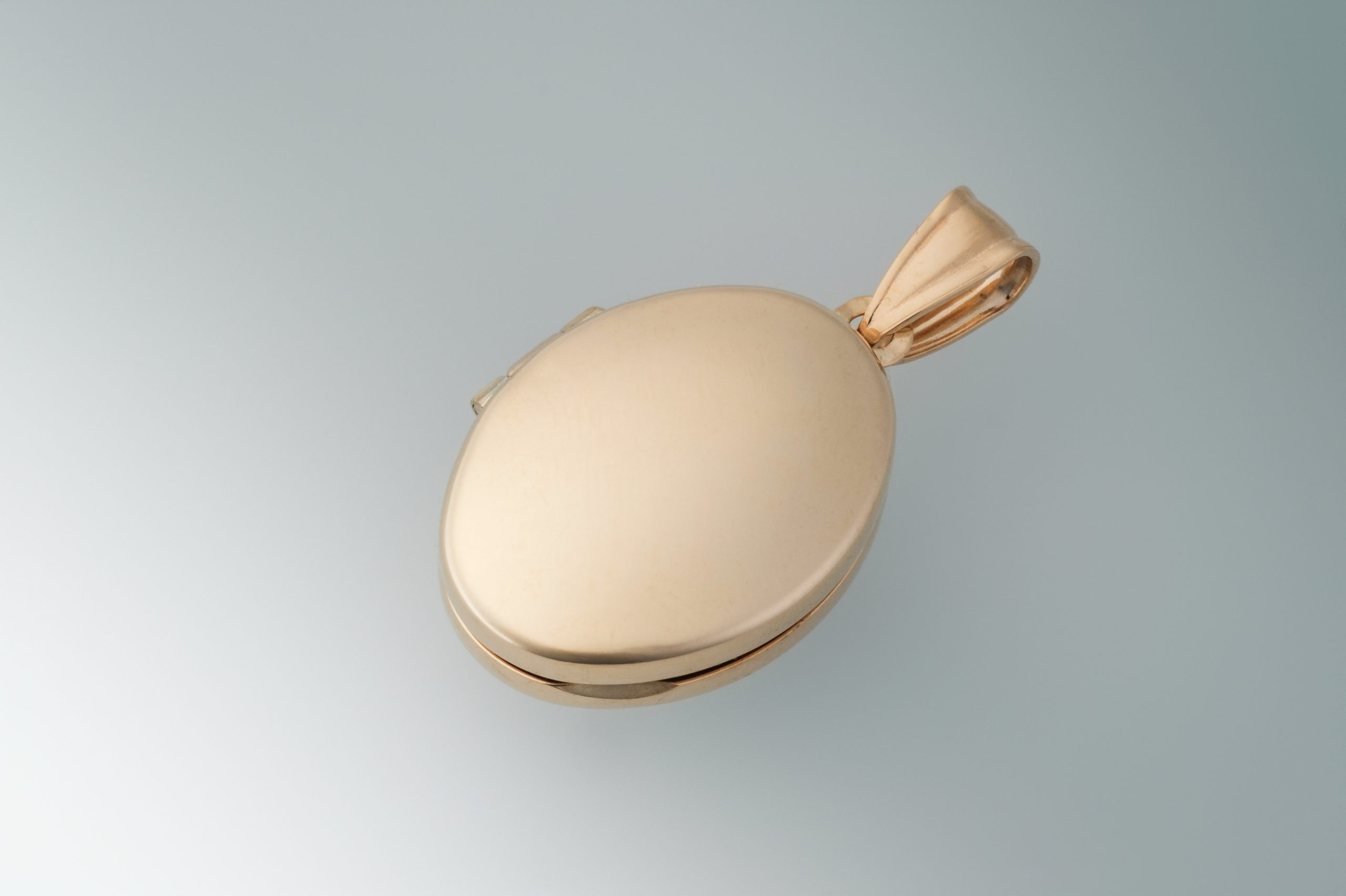 9KT Yellow Gold Oval Locket 13mm X 17mm